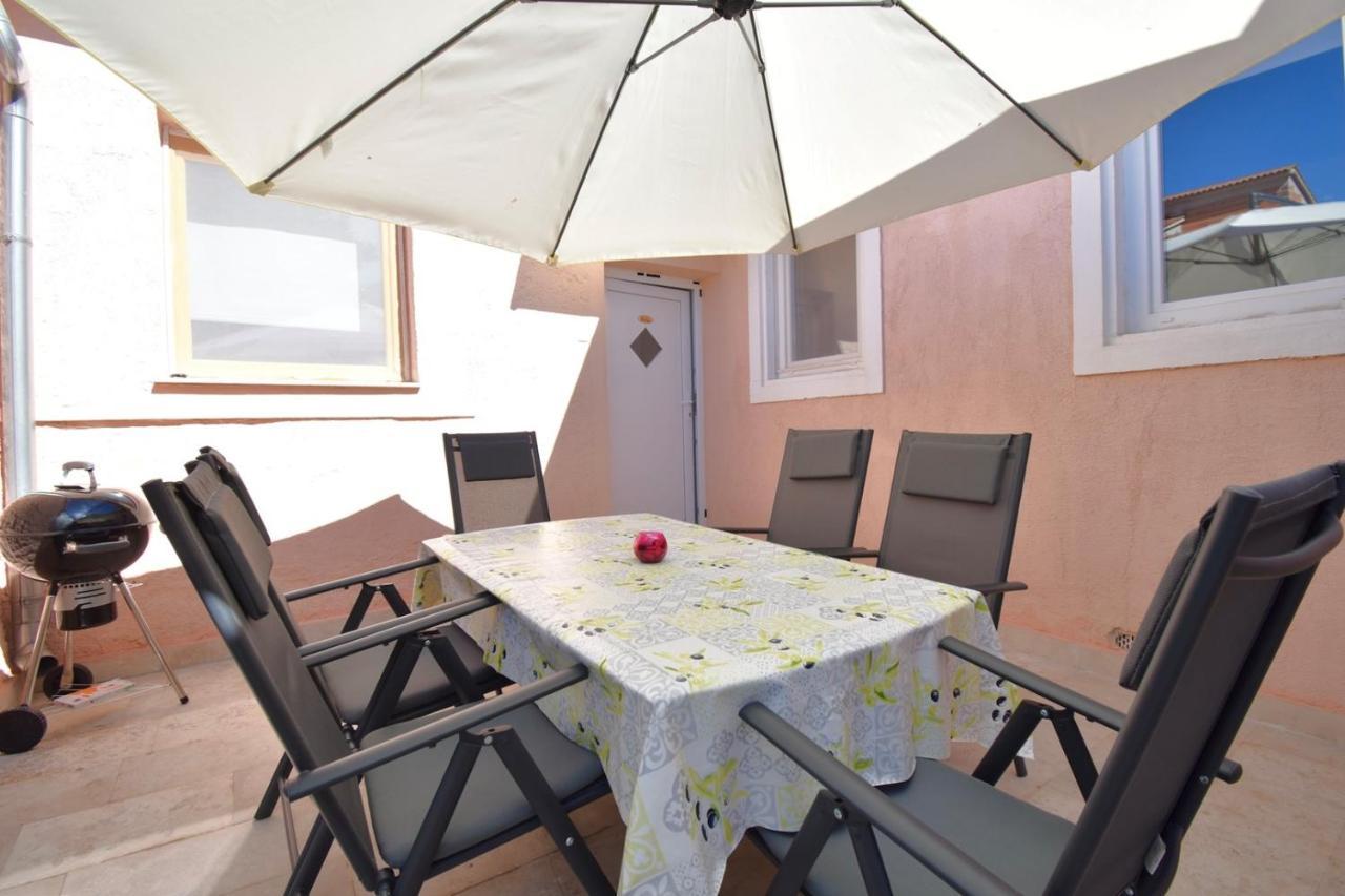 City Centre Apartment With Terrace 2 Pula Exterior photo